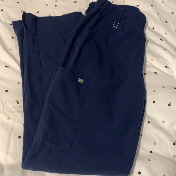 Grey’s Anatomy Olivia 6 Pocket Elastic Waist Pants - Picture 5 of 12